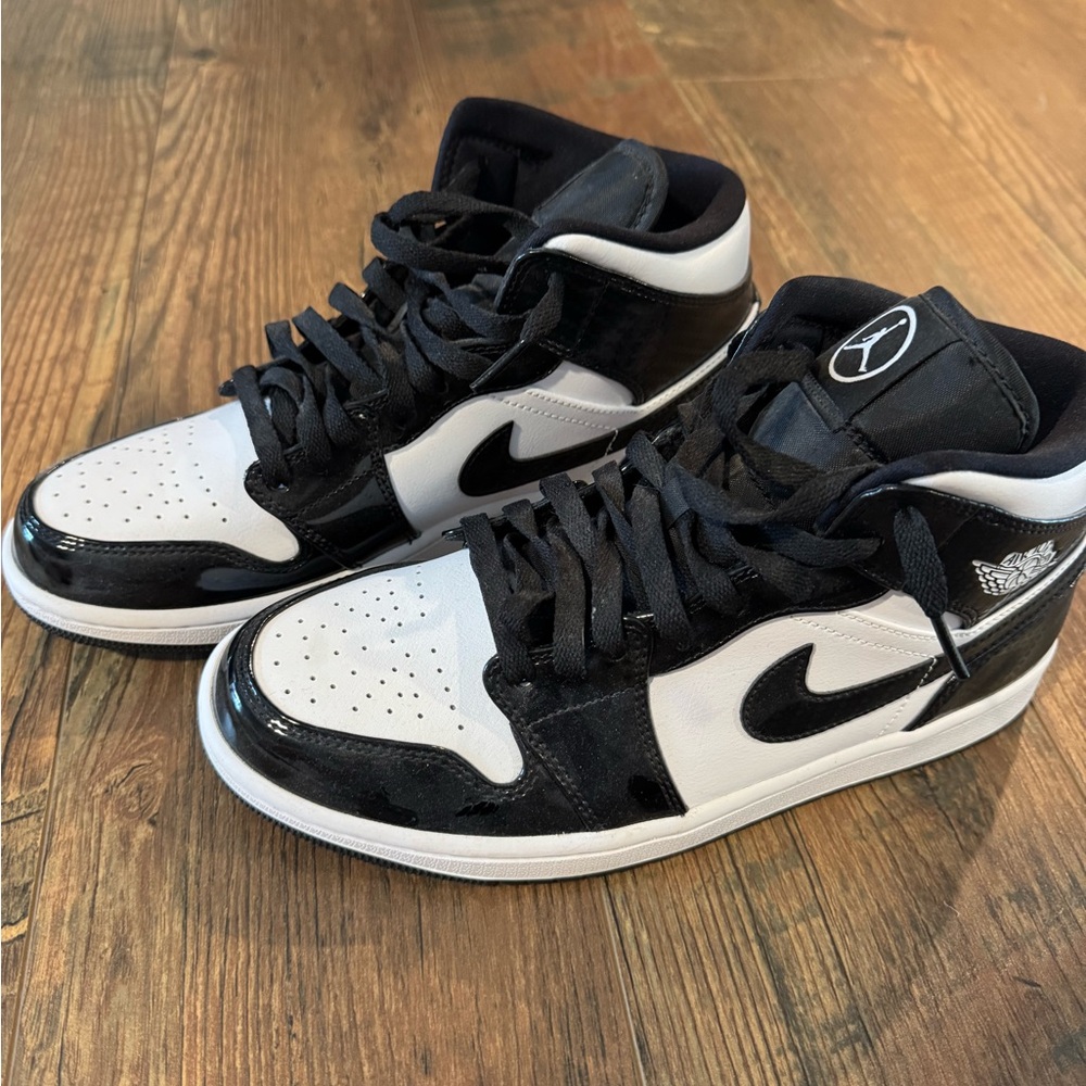 Air Jordan 1 Mid Women's Shoes- Black/White
